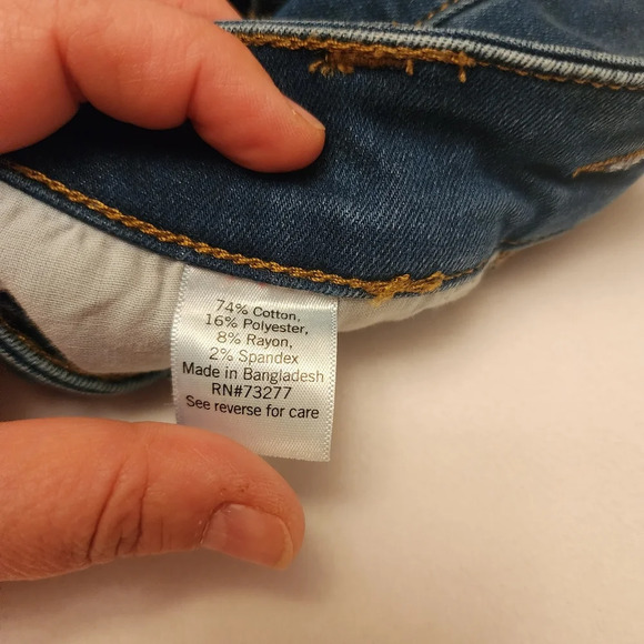 Nine West Womend Bermuda Frayed Denim Shorts Size 4 Loose Fit - Picture 10 of 10